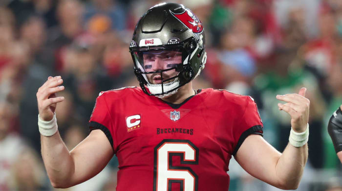 Buccaneers quarterback Baker Mayfield speaks to his teammates before a play.